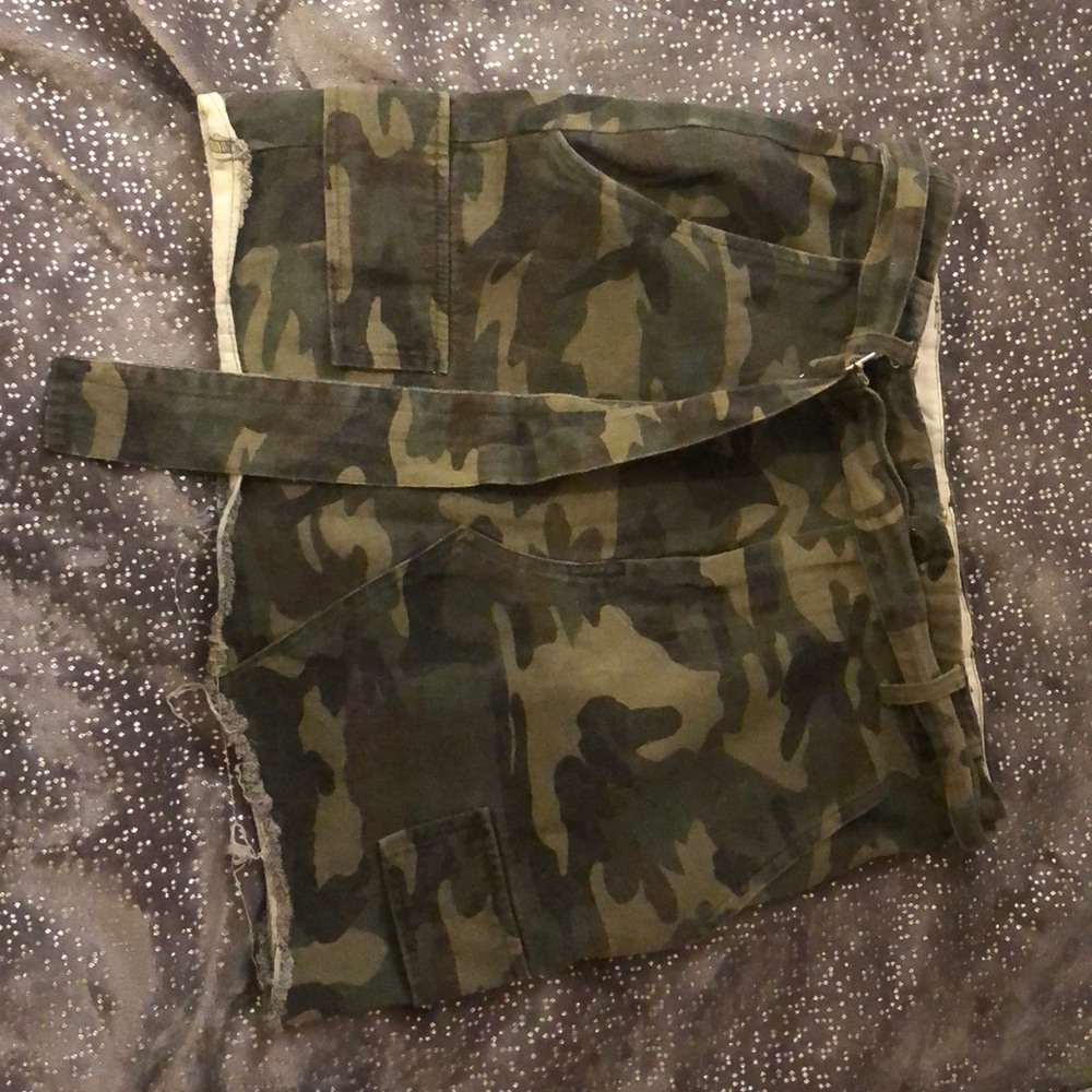 Camo skirt with belt